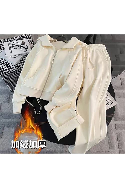 ملابس نسائية شتوية تراك