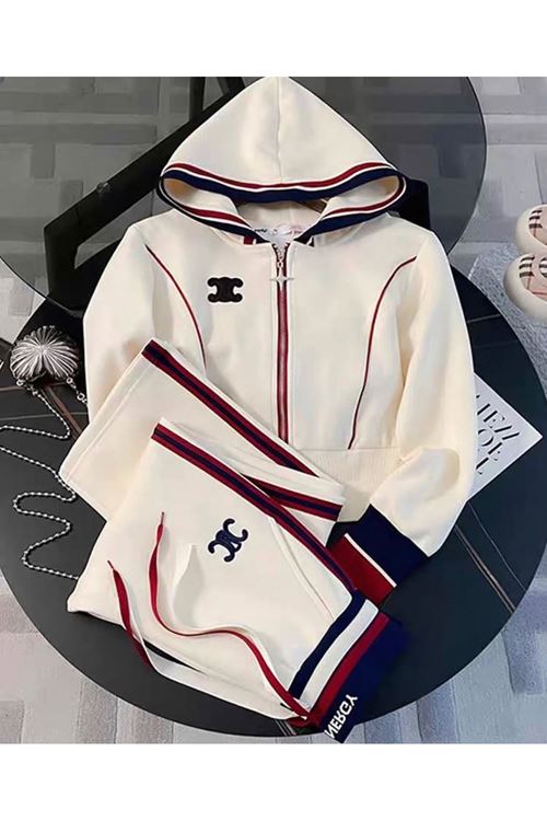 ملابس نسائية شتوية تراك