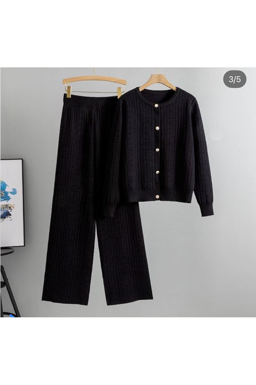 ملابس نسائية شتوية قاط