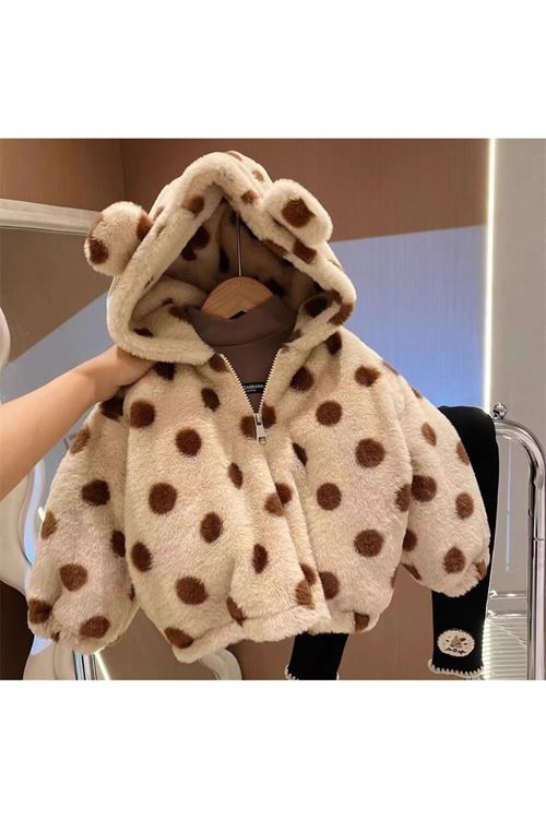 طفل بنت شتوية جاكيت