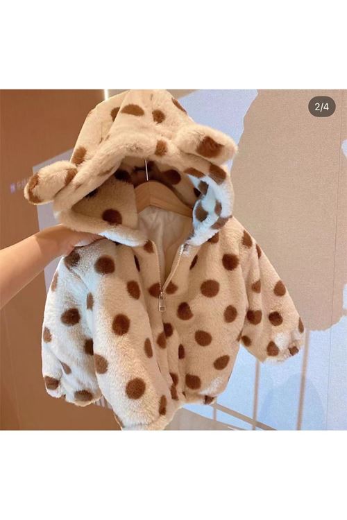 طفل بنت شتوية جاكيت