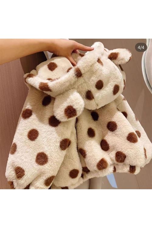 طفل بنت شتوية جاكيت