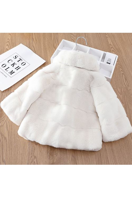 طفل بنت شتوية جاكيت