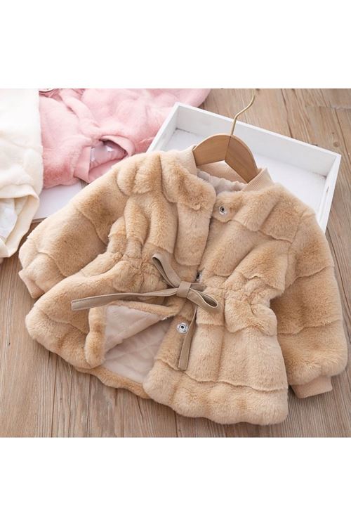 طفل بنت شتوية جاكيت