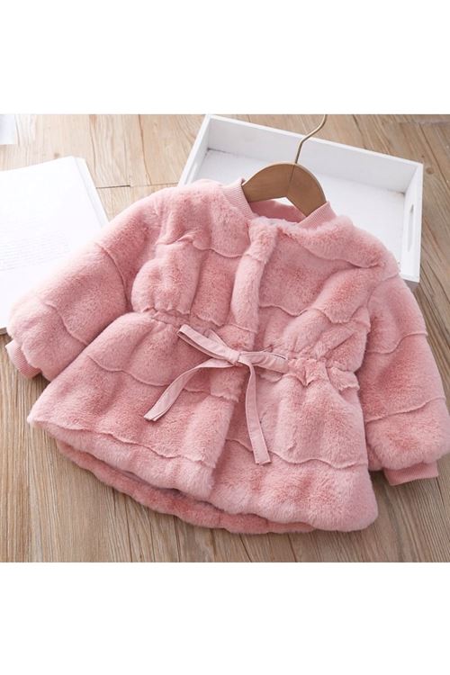 طفل بنت شتوية جاكيت