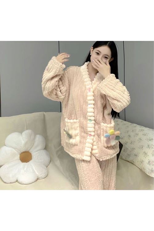 ملابس نسائية شتوية تراك