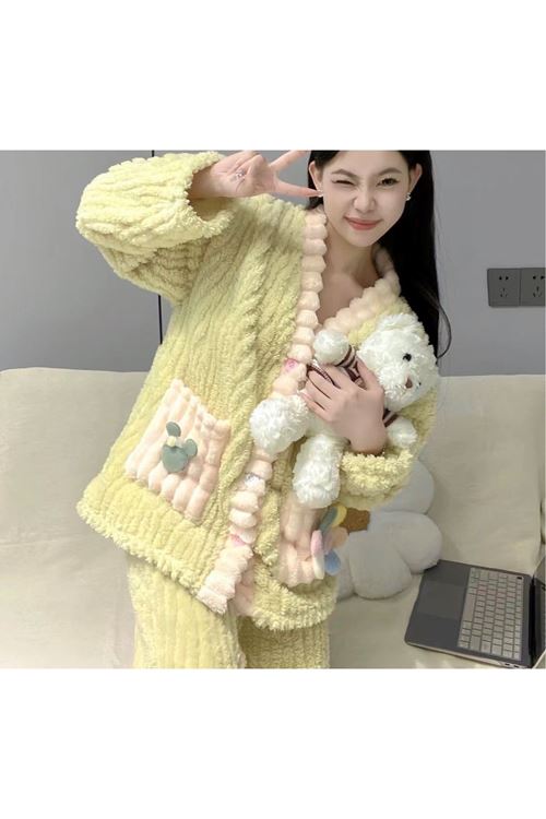 ملابس نسائية شتوية تراك