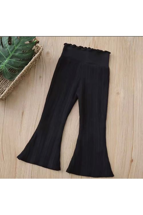 طفل بنت شتوية بنطلون