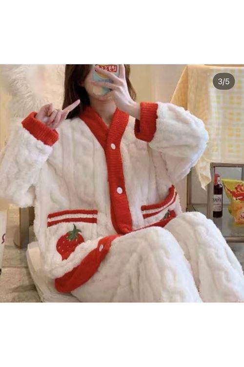 ملابس نسائية شتوية تراك