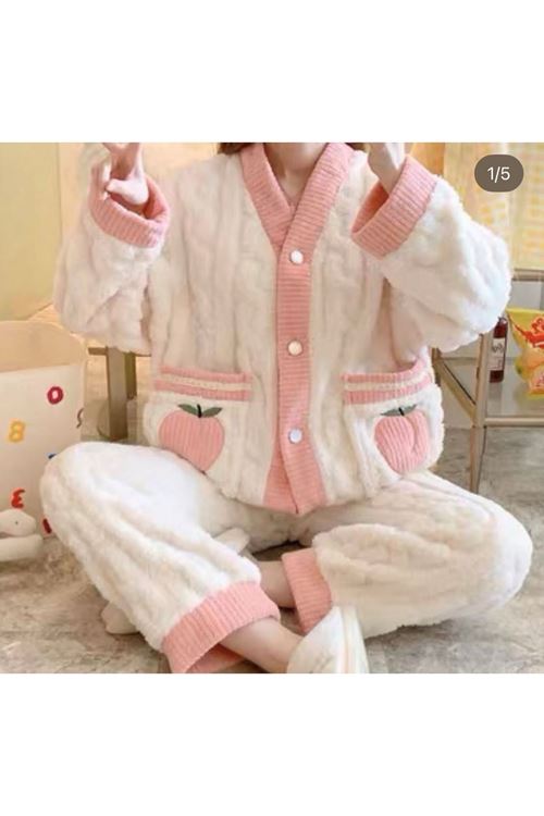 ملابس نسائية شتوية تراك