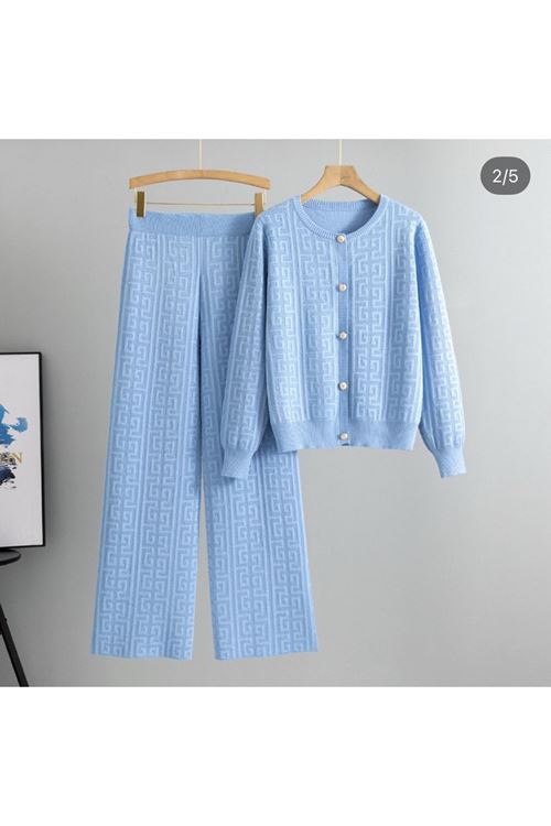 ملابس نسائية شتوية قاط 