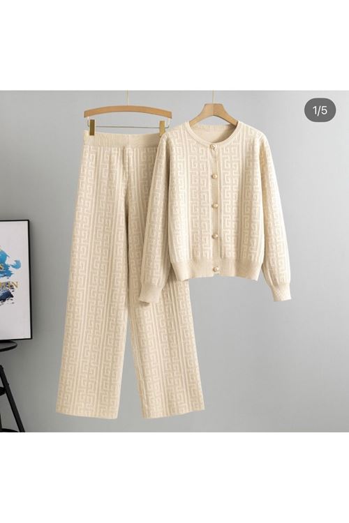 ملابس نسائية شتوية قاط 