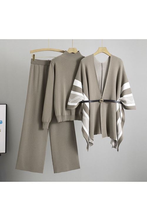 ملابس نسائية شتوية قاط