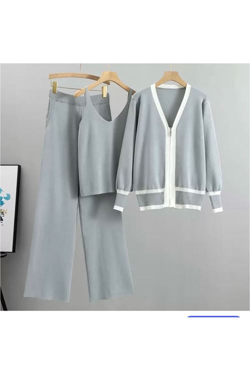 ملابس نسائية شتوية قاط