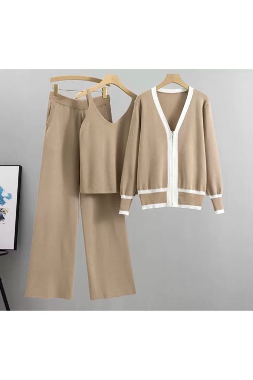 ملابس نسائية شتوية قاط